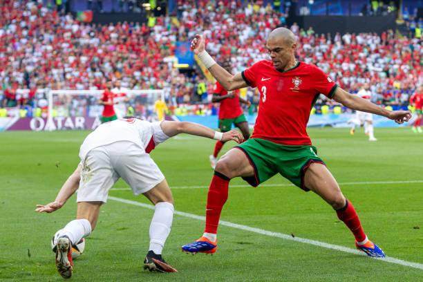 趣体育APP-41岁仍是葡萄牙定海神针！如此神勇佩佩何愁下家？