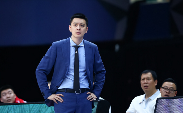 趣体育官网-杨鸣成香饽饽！多家俱乐部虎视眈眈，北控男篮赶紧抢人